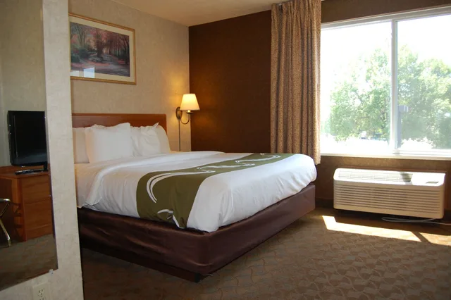غرفة بسرير كينج، Quality Inn Homestead Park 1/7