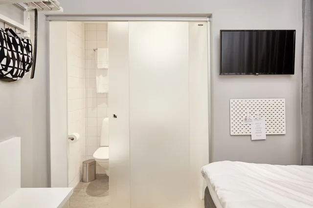SIngle room No Window، Moment Hotels 7/8