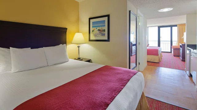Suite, King Bed, Ocean Front, Sofa, Balcony, Best Western Ocean Sands Beach Resort 1/10