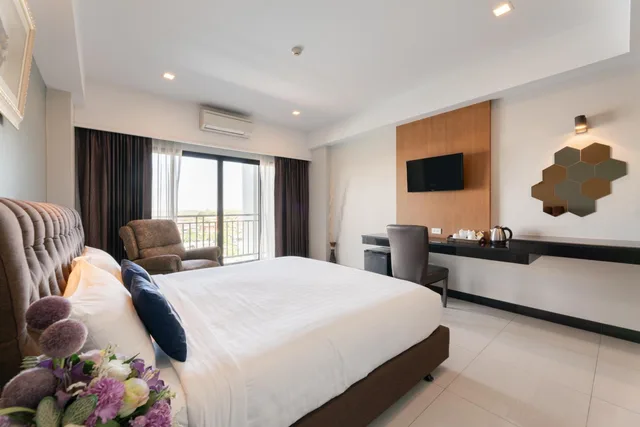 غرفة ديلوكس بسرير مزدوج بشرفة، Golden Foyer Suvarnabhumi Airport Hotel 4/5