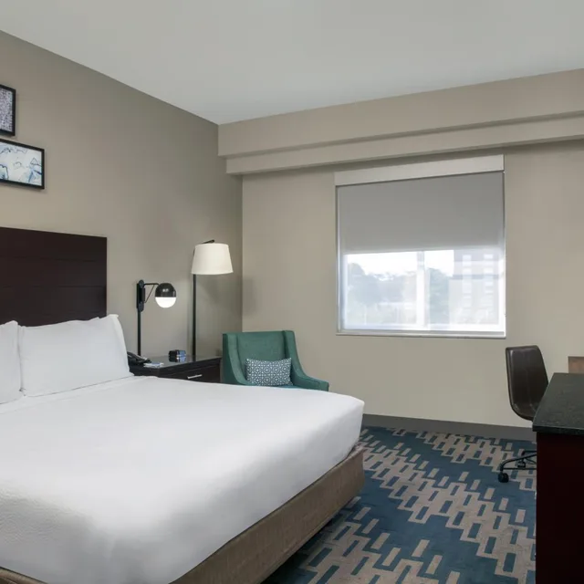 جناح بسرير كينج مع أريكة، Four Points By Sheraton Fort Lauderdale Airport - Dania Beach 3/6