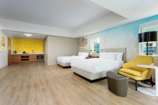 استوديو بسريرين كوين لذوي الإعاقة، Courtyard by Marriott Santa Monica 2/4