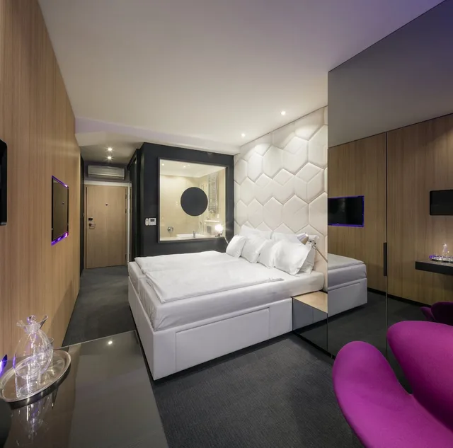 غرفة سوبيريور بسرير كينج بحوض جاكوزي، Pytloun Grand Hotel Imperial 3/4