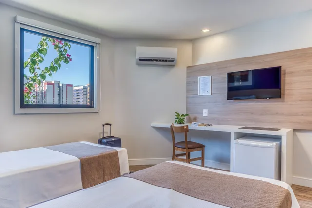 غرفة بسرير مزدوج وسرير فردي، CAIS DA PRAIA HOTEL 3/5