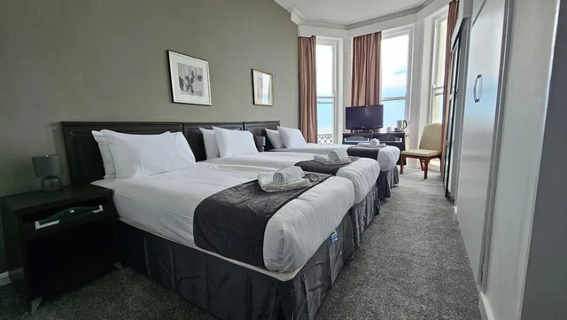 غرفة عائلية، OYO The Strand Hotel 1/2