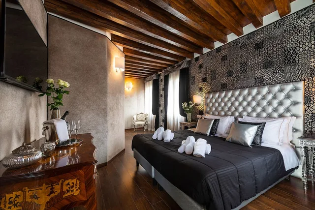 Superior, Queen Bed, Canal View, Domus Superior 7/10