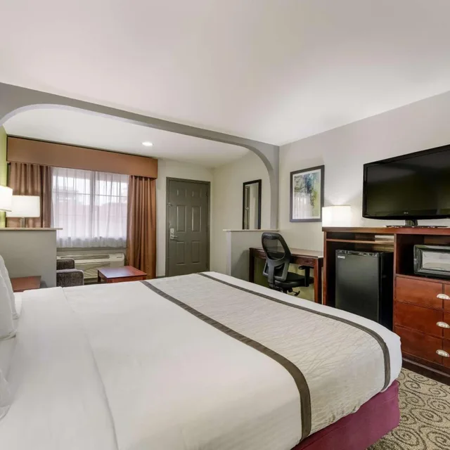 غرفة بسرير كينج للمدخنين، Surestay Hotel By Best Western Deer Park 3/10