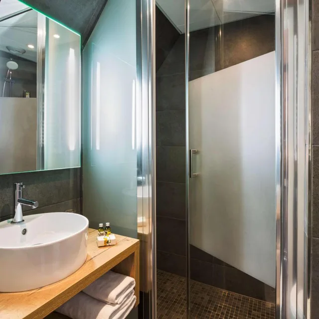 جناح جونيور بسرير كينج، Hotel KLE BW Signature Collection 4/5