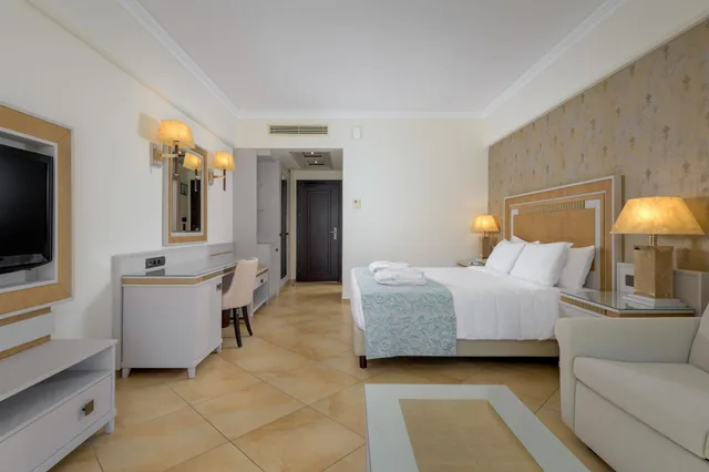 غرفة سوبيريور بإطلالة على الحديقة، La Marquise Luxury Resort Complex 3/4