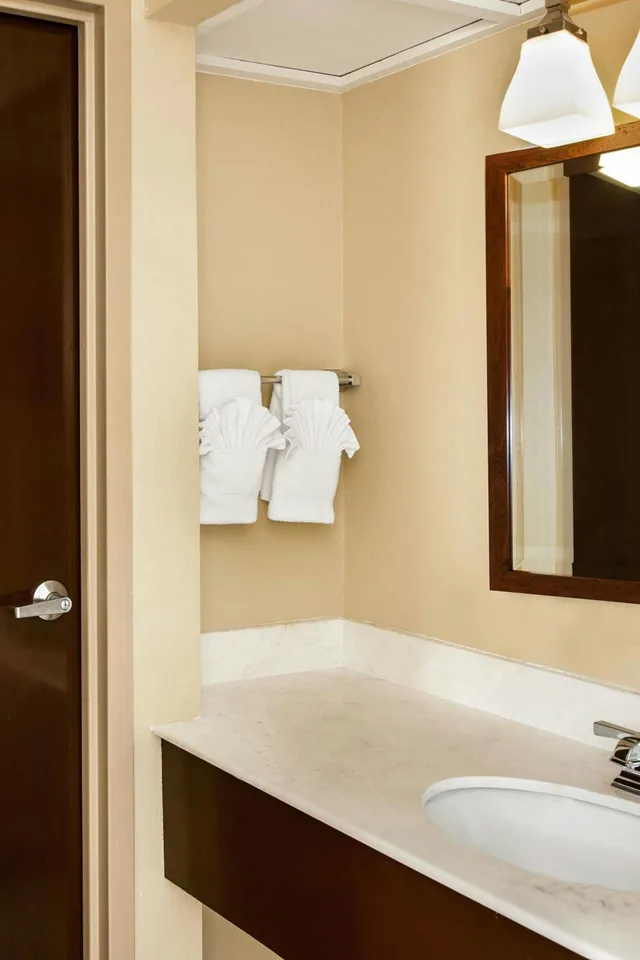 Guest Room, King Bed, Club Floor، Sheraton Atlanta Perimeter North Hotel 6/6