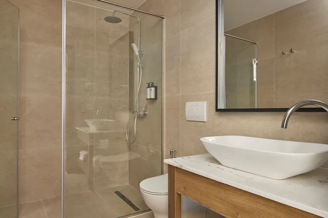 Sol, Queen Bed, Pool View, Sol Tropikal Durres 2/3