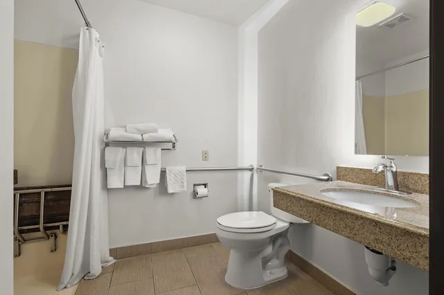 غرفة قياسية بسرير كينج لذوي الإعاقة، Best Western Crown Inn & Suites 6/7
