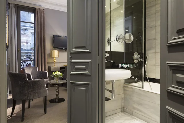 غرفة سوبيريور بسرير كينج بشرفة، Hotel Lumen Paris Louvre 10/10