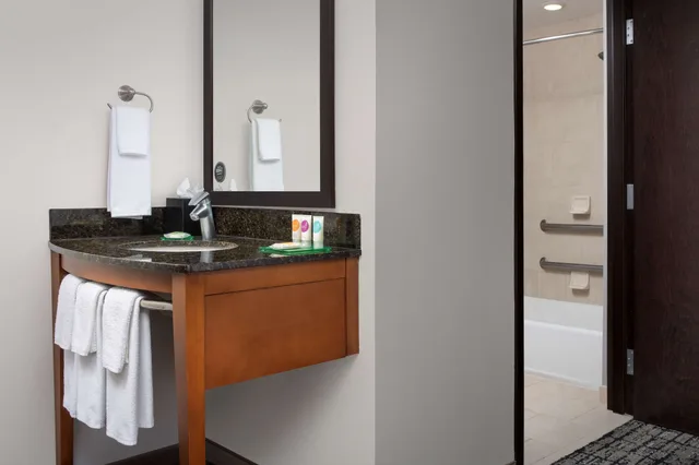 غرفة بسريرين كوين مع أريكة لذوي الإعاقة، HYATT PLACE HOUSTON SUGAR LAND 5/5