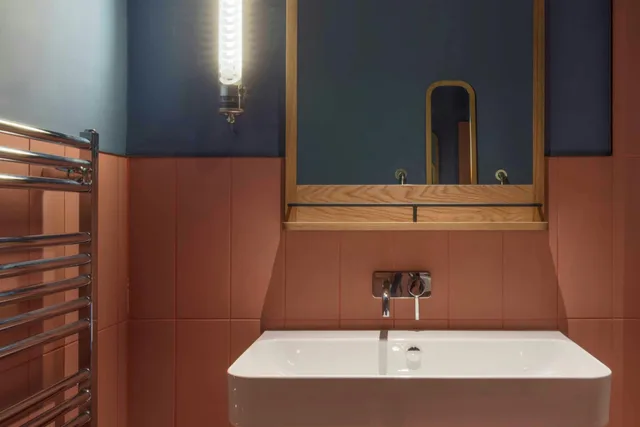 City, Studio، Whitworth Locke 6/10