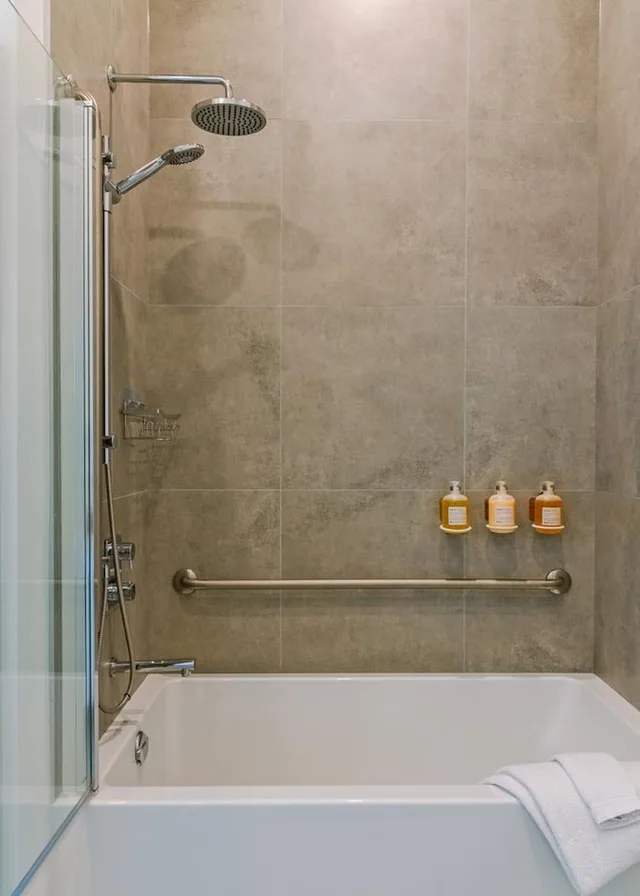 شقة رئاسية بسرير كوين وسريرين كينج، Sonder Maisonneuve 4/5