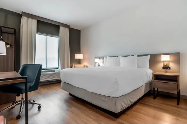 غرفة بسرير كينج، Comfort Inn & Suites Panama City Beach - Pier Park Area 1/2