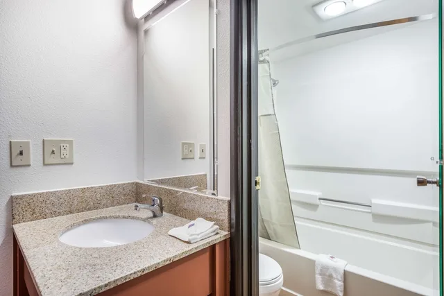 غرفة قياسية بسريرين مزدوجين، Motel6 Madison, WI - East 6/7