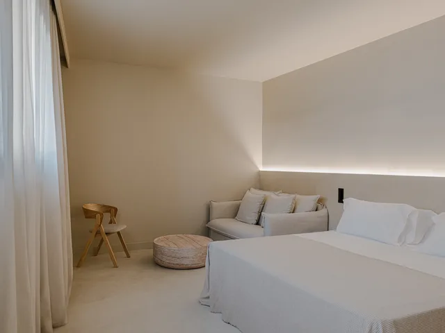 جناح جونيور رباعي، Boutique Les Clarisses 2/10