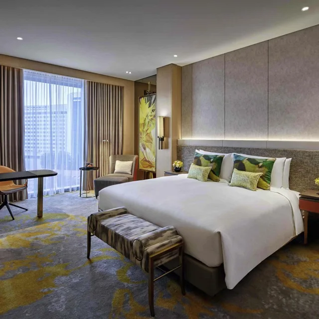 غرفة فاخرة بسرير كينج بإطلالة على المسبح في طابق مرتفع، Sofitel Singapore City Centre 1/5