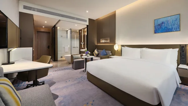 Standard, King Bed, Crowne Plaza Wuhan Development Zone 3/7