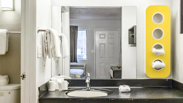 جناح ديلوكس بسرير كينج للمدخنين، Motel6 Wethersfield, CT - Hartford 6/8