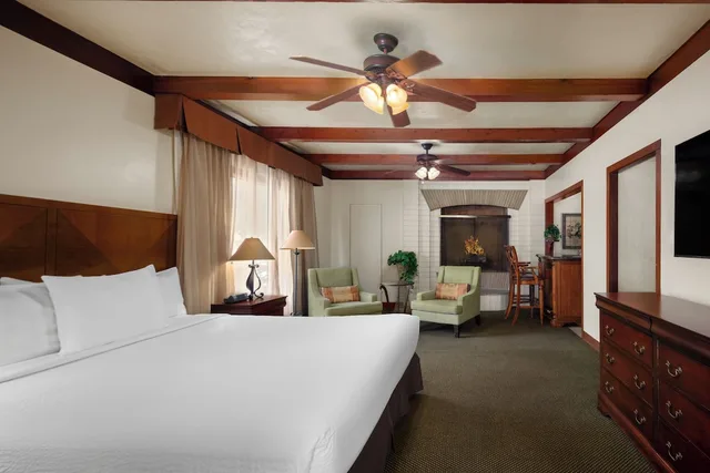 شقة بسرير كينج لغير المدخنين، Historic Coronado Motor Hotel by OYO 1/9