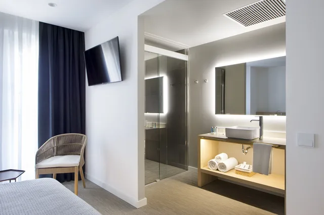 غرفة بسرير كينج بإطلالة على البحر، Donna Hotel Boutique 4/4
