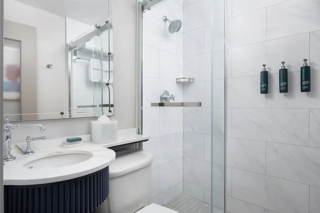 غرفة بريميوم بسريرين كوين، Hilton Orrington / Evanston 4/4