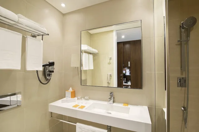 غرفة متصلة عائلية بسرير كوين وسريرين منفصلين، سنترو واحه من روتانا(Centro Waha By Rotana) 4/5