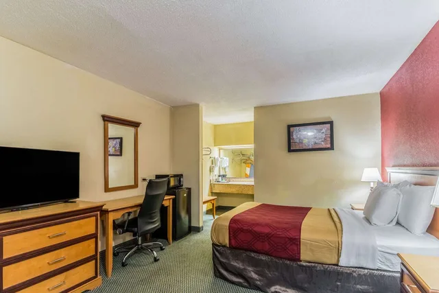 Room, Double Bed, Accessible, Econo Lodge Whiteville, NC 1/5