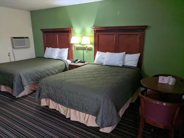 غرفة قياسية بسرير مزدوج، Benton Inn 3/5