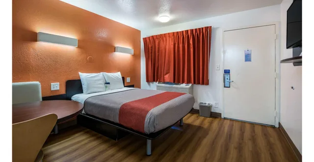 غرفة بسرير كوين لذوي الإعاقة، Motel6 Bessemer, AL - Birmingham 1/4