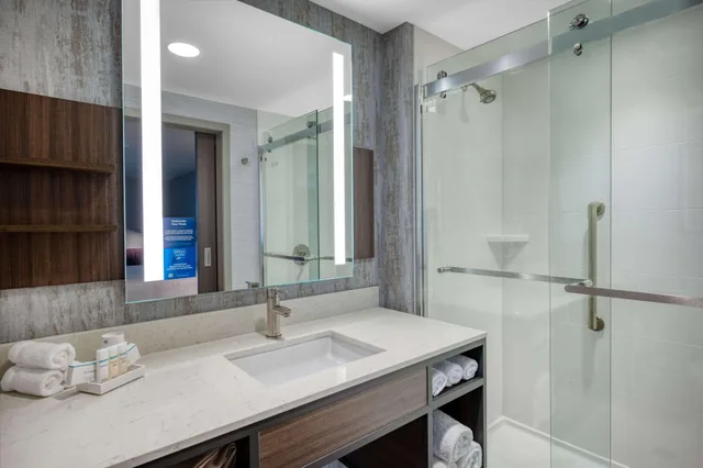 غرفة بريميوم، Hilton Garden Inn Boston Logan Airport 5/7