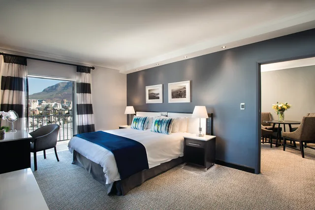 جناح جونيور بسرير كينج، The Commodore Hotel 1/1