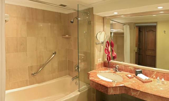 جناح جونيور بسرير كوين، InterContinental Cali 2/2