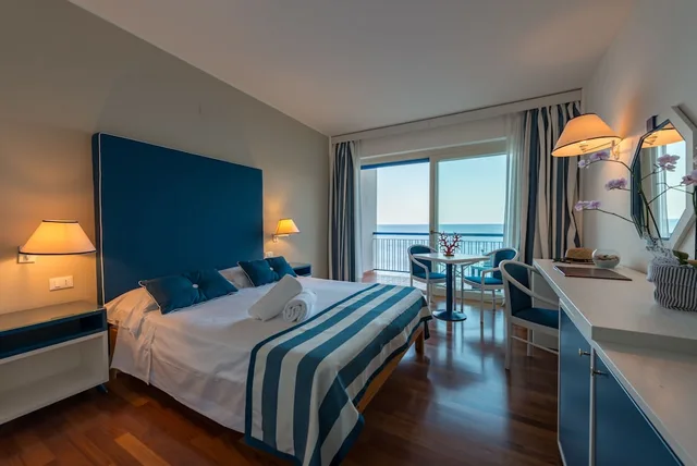 Blue, Double Bed, Sea View، Splendid Hotel La Torre 1/7