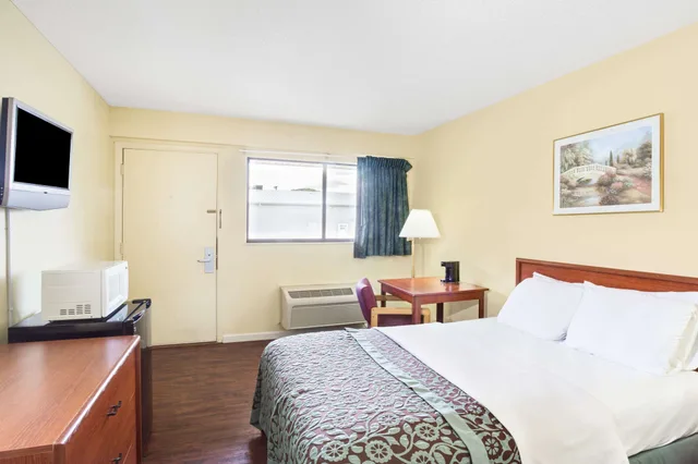 غرفة قياسية بسرير كينج، Days Inn By Wyndham Athens 1/4