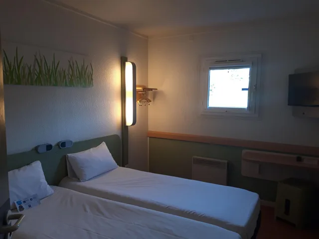 Room, Triple, Multiple Beds، Ibis Budget Versailles Chateau Saint Cyr 1/5
