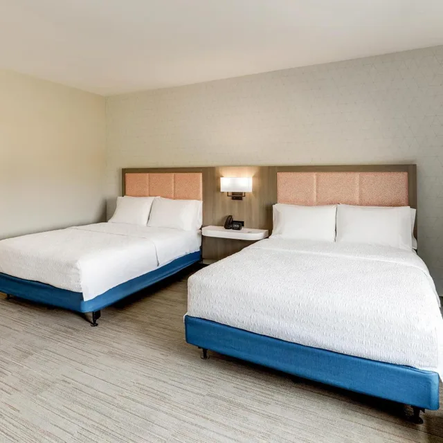 غرفة بسريرين كوين بحوض استحمام لذوي الإعاقة، Hampton Inn & Suites Weatherford 2/9