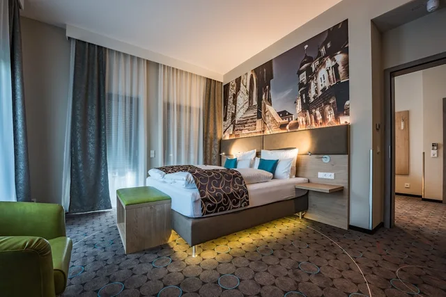 1 Bedroom, Junior Suite, 2 King Beds, Mountain View, Garden Area، Akzent Hotel Villa Saxer 1/2