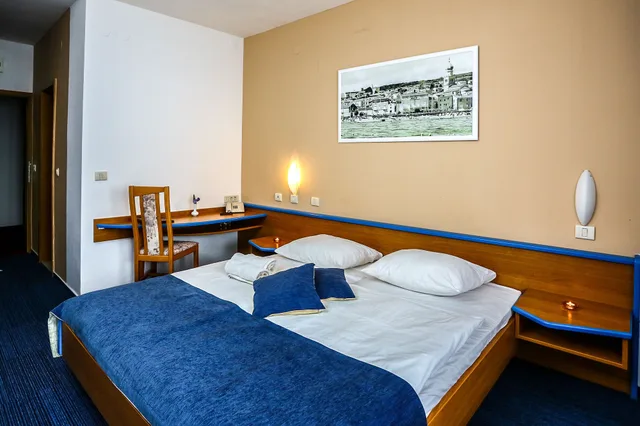 غرفة عائلية بسريرين مزدوجين بشرفة بغرفتي نوم، Hotel Drazica - Hotel Resort Drazica 1/2