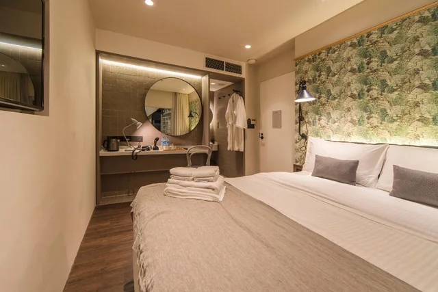 Deluxe, Queen Bed, The Great Madras By Hotel Calmo 1/2