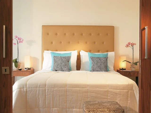 Swim Up, Family, Double and Twin Beds, Private Garden، Amirandes, A Resort to Live 1/8