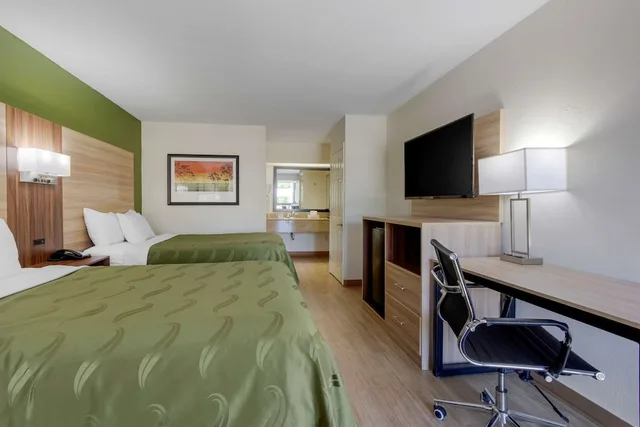 غرفة قياسية بسريرين مزدوجين، Quality Inn Walterboro I-95 7/7