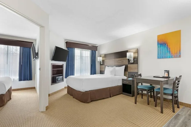 Upgrade, Suite, 2 Queen Beds، MainStay Suites Madison Airport 2/10