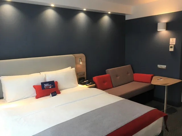 غرفة قياسية بسرير مزدوج، HOLIDAY INN EXPRESS ZURICH AIRPORT 6/7