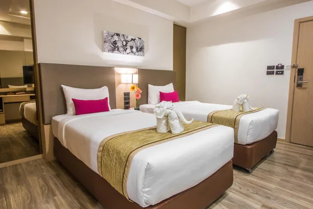 غرفة بسريرين منفصلين بشرفة، Pacific Park Hotel And Residence 3/5