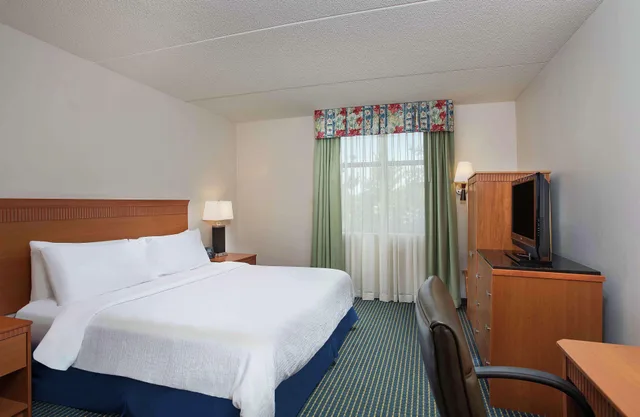 2 Rooms, Wellness, Premium, Suite, King Bed، Embassy Suites by Hilton Lexington UK Coldstream 1/1