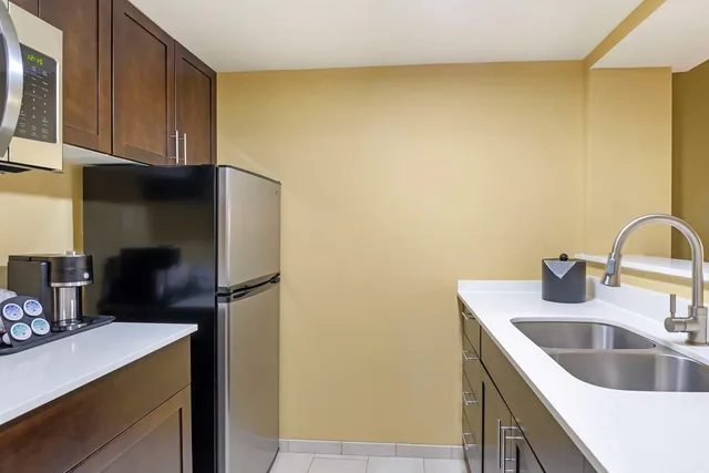 جناح بسرير كينج مع أريكة بمطبخ صغير لذوي الإعاقة، Best Western Plus Thornburg Inn & Suites 4/4